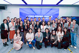走进标杆现场，共探AI转型——evo真人视讯国际携手企业高管参访埃森哲智能运营中心